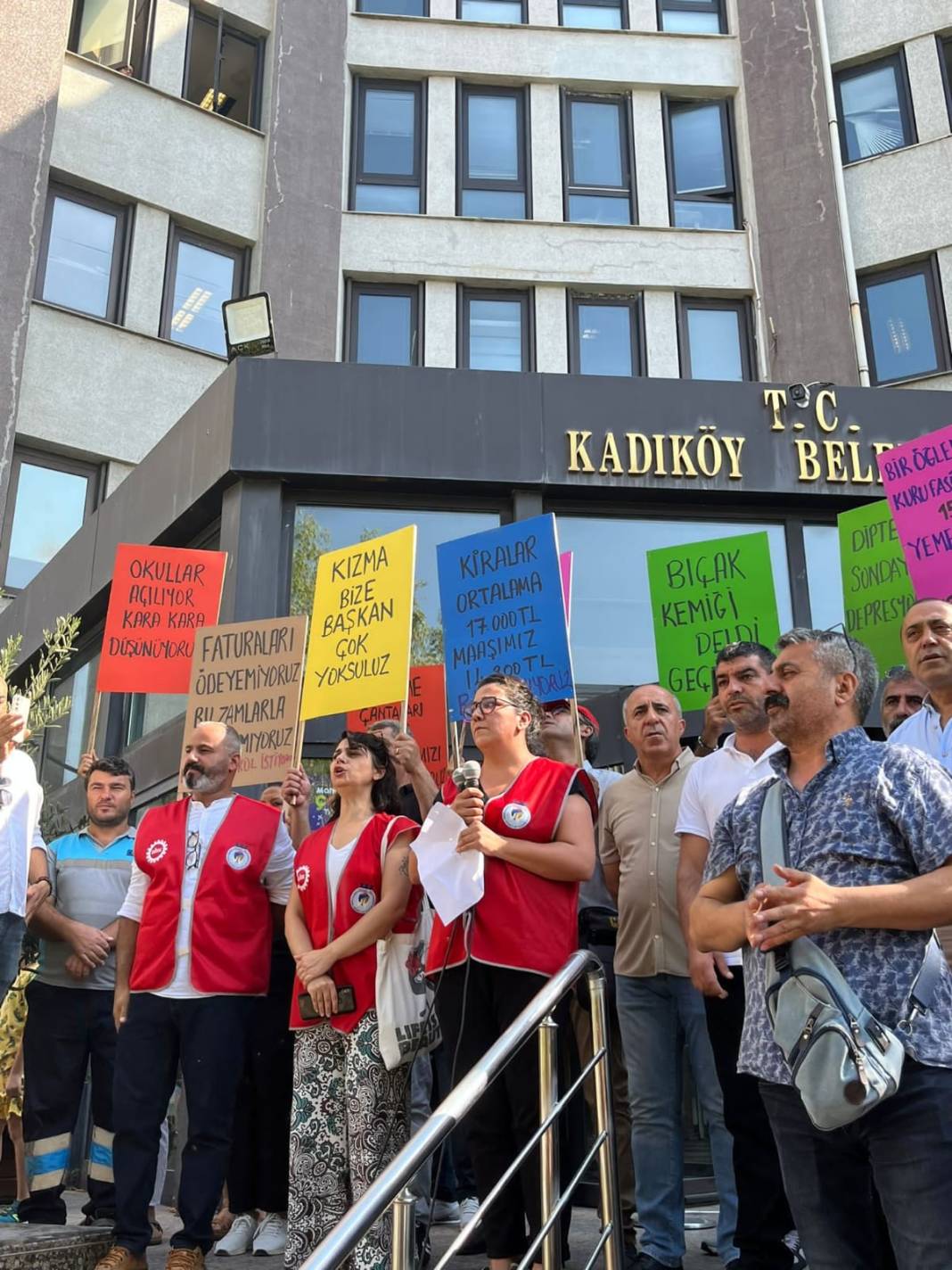 Kadıköy Belediyesi’nde iş bırakma eylemi: Barınamıyoruz, beslenemiyoruz, geçinemiyoruz 6
